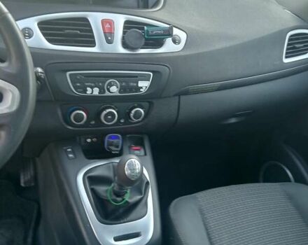 Серый Рено Гранд Сценик, объемом двигателя 1.9 л и пробегом 261 тыс. км за 6500 $, фото 16 на Automoto.ua