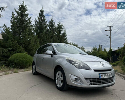 Серый Рено Гранд Сценик, объемом двигателя 1.4 л и пробегом 228 тыс. км за 6500 $, фото 2 на Automoto.ua