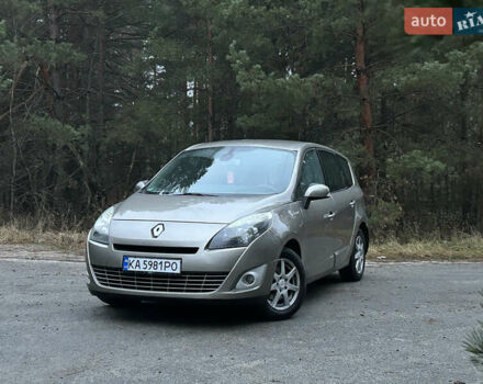 Серый Рено Гранд Сценик, объемом двигателя 1.6 л и пробегом 170 тыс. км за 6999 $, фото 3 на Automoto.ua