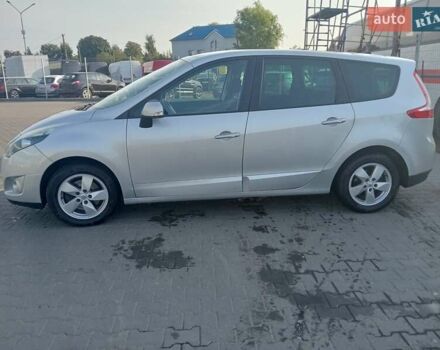 Серый Рено Гранд Сценик, объемом двигателя 1.9 л и пробегом 261 тыс. км за 6500 $, фото 11 на Automoto.ua