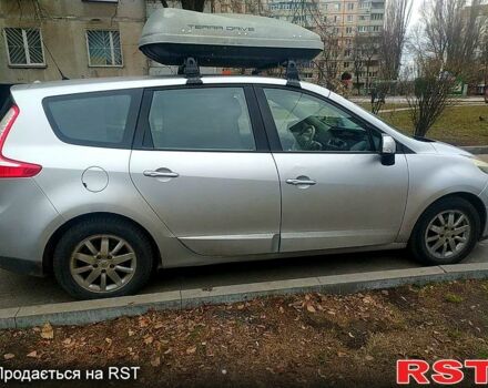 Серый Рено Гранд Сценик, объемом двигателя 1.5 л и пробегом 235 тыс. км за 6300 $, фото 1 на Automoto.ua