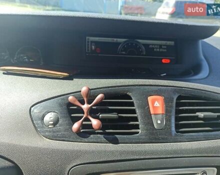 Сірий Рено Гранд Сценік, об'ємом двигуна 1.6 л та пробігом 204 тис. км за 7300 $, фото 28 на Automoto.ua