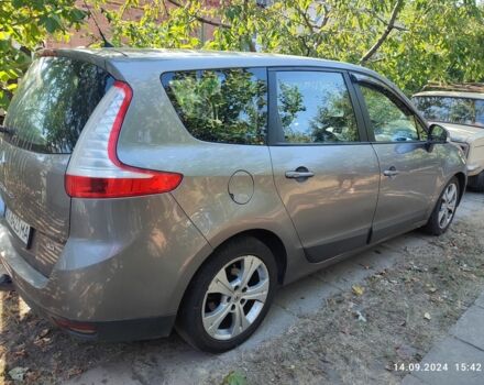 Серый Рено Гранд Сценик, объемом двигателя 1.9 л и пробегом 375 тыс. км за 6900 $, фото 11 на Automoto.ua