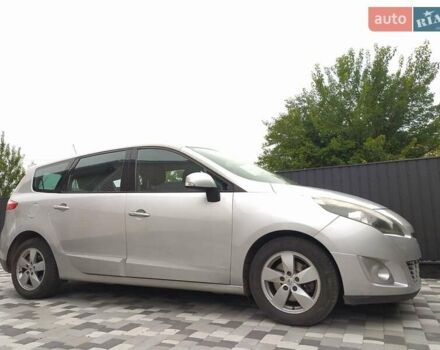 Серый Рено Гранд Сценик, объемом двигателя 1.46 л и пробегом 263 тыс. км за 6200 $, фото 5 на Automoto.ua