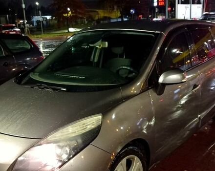 Серый Рено Гранд Сценик, объемом двигателя 1.5 л и пробегом 302 тыс. км за 6000 $, фото 4 на Automoto.ua