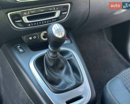 Серый Рено Гранд Сценик, объемом двигателя 1.4 л и пробегом 180 тыс. км за 5999 $, фото 16 на Automoto.ua