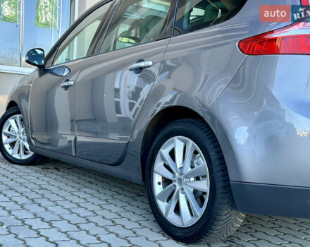 Серый Рено Гранд Сценик, объемом двигателя 2 л и пробегом 244 тыс. км за 7800 $, фото 58 на Automoto.ua