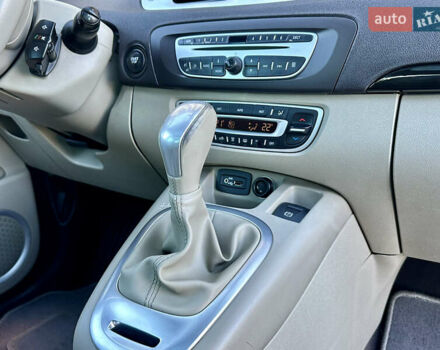 Серый Рено Гранд Сценик, объемом двигателя 2 л и пробегом 244 тыс. км за 7800 $, фото 43 на Automoto.ua