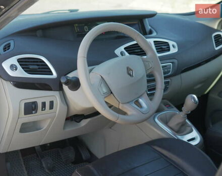 Серый Рено Гранд Сценик, объемом двигателя 1.87 л и пробегом 319 тыс. км за 7900 $, фото 29 на Automoto.ua