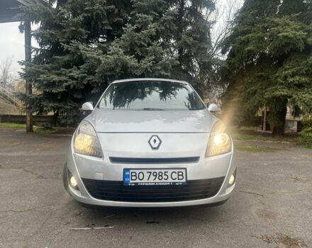 Серый Рено Гранд Сценик, объемом двигателя 1.5 л и пробегом 282 тыс. км за 7600 $, фото 1 на Automoto.ua