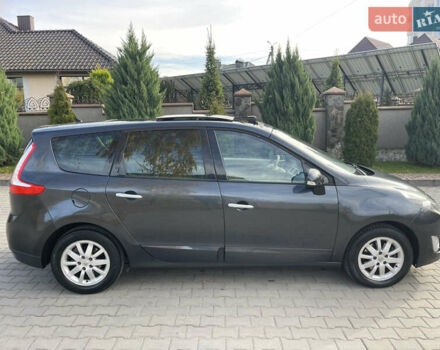 Серый Рено Гранд Сценик, объемом двигателя 1.5 л и пробегом 300 тыс. км за 5999 $, фото 18 на Automoto.ua