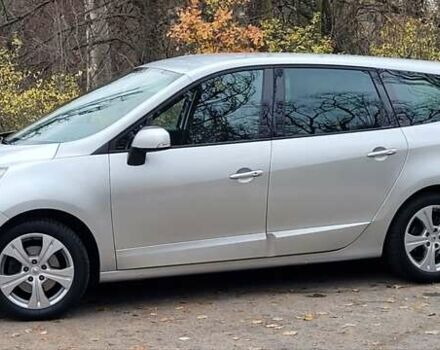 Серый Рено Гранд Сценик, объемом двигателя 2 л и пробегом 248 тыс. км за 8650 $, фото 8 на Automoto.ua