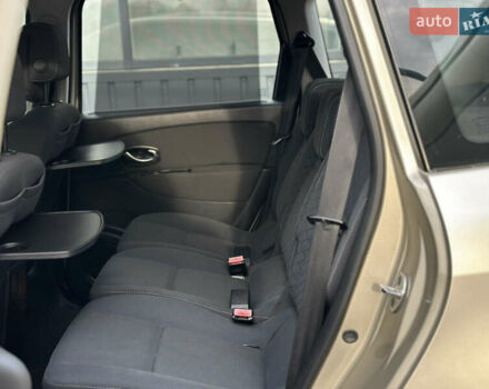 Серый Рено Гранд Сценик, объемом двигателя 1.5 л и пробегом 197 тыс. км за 6950 $, фото 55 на Automoto.ua