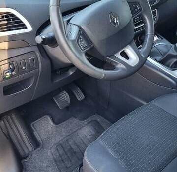 Серый Рено Гранд Сценик, объемом двигателя 2 л и пробегом 248 тыс. км за 8650 $, фото 15 на Automoto.ua