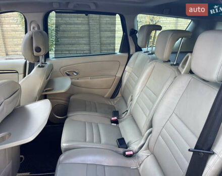 Серый Рено Гранд Сценик, объемом двигателя 1.5 л и пробегом 300 тыс. км за 5999 $, фото 64 на Automoto.ua