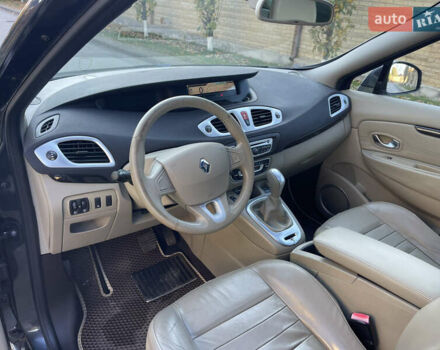 Серый Рено Гранд Сценик, объемом двигателя 1.5 л и пробегом 300 тыс. км за 5999 $, фото 60 на Automoto.ua