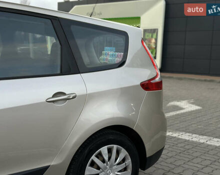 Серый Рено Гранд Сценик, объемом двигателя 1.5 л и пробегом 197 тыс. км за 6950 $, фото 24 на Automoto.ua