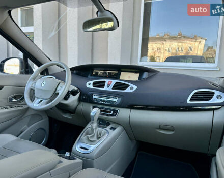 Серый Рено Гранд Сценик, объемом двигателя 2 л и пробегом 244 тыс. км за 7800 $, фото 42 на Automoto.ua