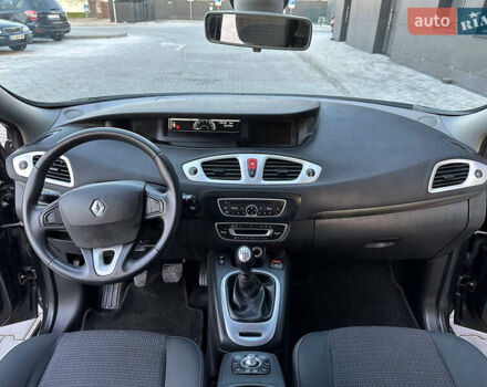 Серый Рено Гранд Сценик, объемом двигателя 1.4 л и пробегом 180 тыс. км за 5999 $, фото 17 на Automoto.ua