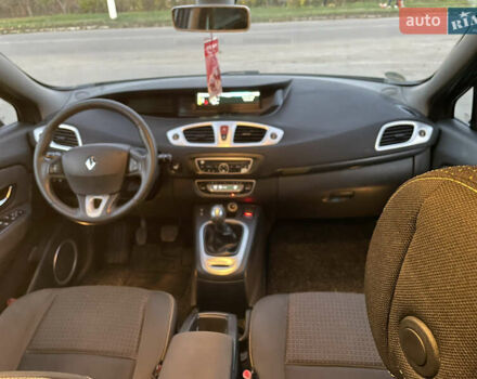 Серый Рено Гранд Сценик, объемом двигателя 1.46 л и пробегом 261 тыс. км за 6550 $, фото 23 на Automoto.ua