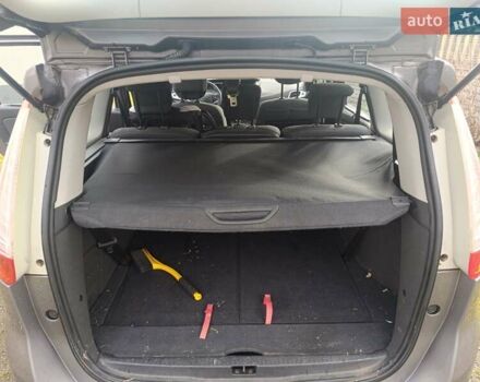 Серый Рено Гранд Сценик, объемом двигателя 1.9 л и пробегом 246 тыс. км за 6400 $, фото 10 на Automoto.ua