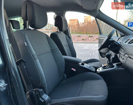 Серый Рено Гранд Сценик, объемом двигателя 1.4 л и пробегом 180 тыс. км за 5999 $, фото 22 на Automoto.ua