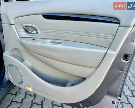 Серый Рено Гранд Сценик, объемом двигателя 2 л и пробегом 244 тыс. км за 7800 $, фото 64 на Automoto.ua