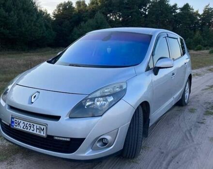 Серый Рено Гранд Сценик, объемом двигателя 1.5 л и пробегом 300 тыс. км за 7300 $, фото 1 на Automoto.ua