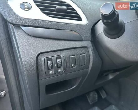 Сірий Рено Гранд Сценік, об'ємом двигуна 2.02 л та пробігом 232 тис. км за 7850 $, фото 9 на Automoto.ua