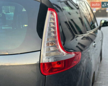 Серый Рено Гранд Сценик, объемом двигателя 1.4 л и пробегом 180 тыс. км за 5999 $, фото 41 на Automoto.ua