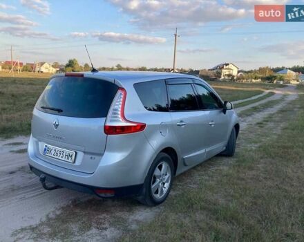 Серый Рено Гранд Сценик, объемом двигателя 1.5 л и пробегом 300 тыс. км за 7300 $, фото 3 на Automoto.ua