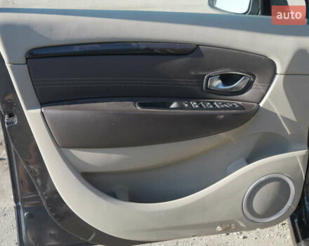 Серый Рено Гранд Сценик, объемом двигателя 1.87 л и пробегом 319 тыс. км за 7900 $, фото 32 на Automoto.ua