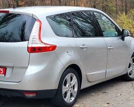 Серый Рено Гранд Сценик, объемом двигателя 2 л и пробегом 248 тыс. км за 8650 $, фото 5 на Automoto.ua