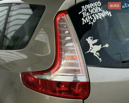 Серый Рено Гранд Сценик, объемом двигателя 1.5 л и пробегом 197 тыс. км за 6950 $, фото 32 на Automoto.ua