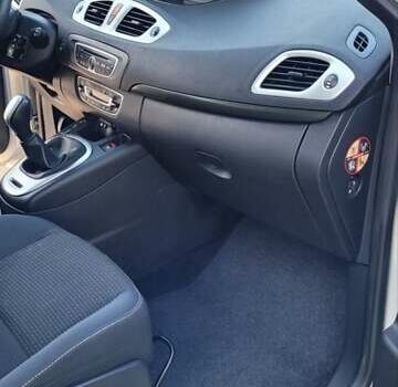 Серый Рено Гранд Сценик, объемом двигателя 2 л и пробегом 248 тыс. км за 8650 $, фото 22 на Automoto.ua