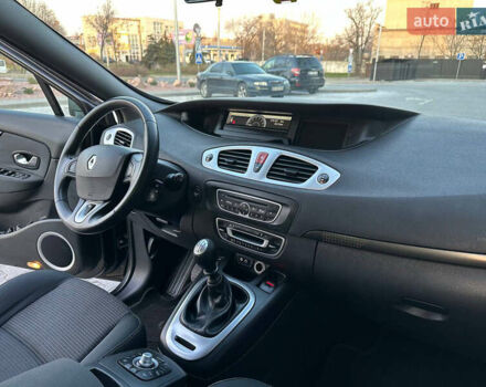Серый Рено Гранд Сценик, объемом двигателя 1.4 л и пробегом 180 тыс. км за 5999 $, фото 20 на Automoto.ua
