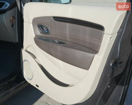 Серый Рено Гранд Сценик, объемом двигателя 1.87 л и пробегом 319 тыс. км за 7900 $, фото 5 на Automoto.ua