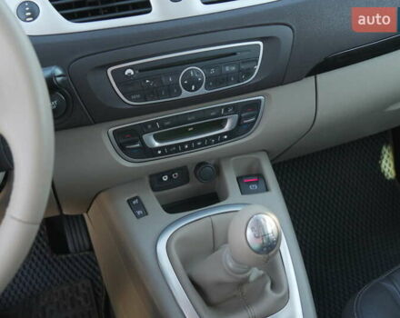 Серый Рено Гранд Сценик, объемом двигателя 1.87 л и пробегом 319 тыс. км за 7900 $, фото 19 на Automoto.ua