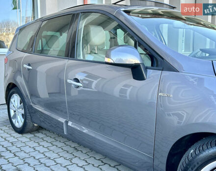 Серый Рено Гранд Сценик, объемом двигателя 2 л и пробегом 244 тыс. км за 7800 $, фото 9 на Automoto.ua