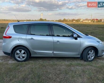 Серый Рено Гранд Сценик, объемом двигателя 1.5 л и пробегом 300 тыс. км за 7300 $, фото 2 на Automoto.ua