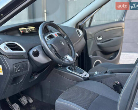 Серый Рено Гранд Сценик, объемом двигателя 1.4 л и пробегом 180 тыс. км за 5999 $, фото 15 на Automoto.ua