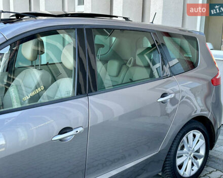 Серый Рено Гранд Сценик, объемом двигателя 2 л и пробегом 244 тыс. км за 7800 $, фото 56 на Automoto.ua