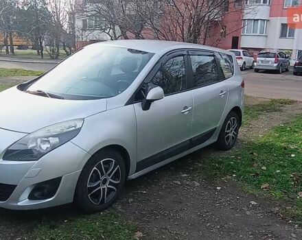 Серый Рено Гранд Сценик, объемом двигателя 1.46 л и пробегом 244 тыс. км за 7700 $, фото 9 на Automoto.ua