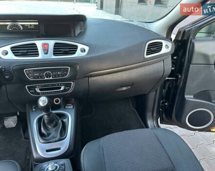 Серый Рено Гранд Сценик, объемом двигателя 1.4 л и пробегом 180 тыс. км за 5999 $, фото 18 на Automoto.ua