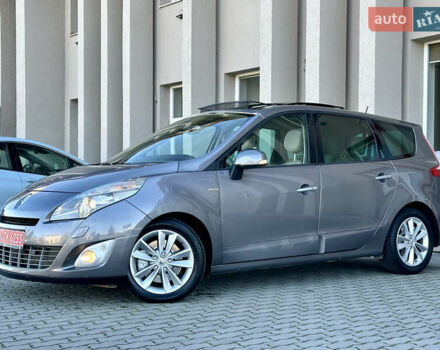 Серый Рено Гранд Сценик, объемом двигателя 2 л и пробегом 244 тыс. км за 7800 $, фото 2 на Automoto.ua