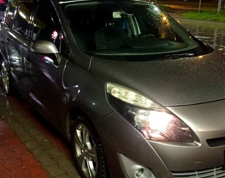 Серый Рено Гранд Сценик, объемом двигателя 1.5 л и пробегом 302 тыс. км за 6000 $, фото 3 на Automoto.ua