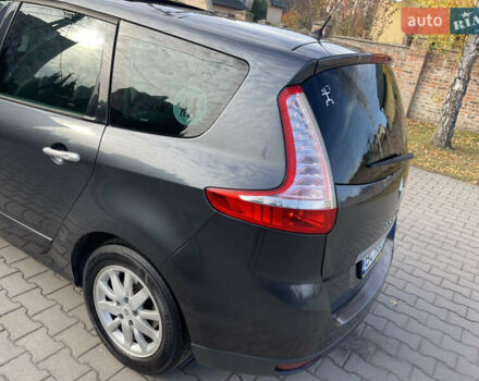 Серый Рено Гранд Сценик, объемом двигателя 1.5 л и пробегом 300 тыс. км за 5999 $, фото 47 на Automoto.ua