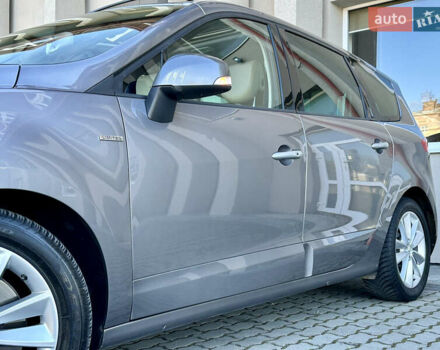 Серый Рено Гранд Сценик, объемом двигателя 2 л и пробегом 244 тыс. км за 7800 $, фото 4 на Automoto.ua