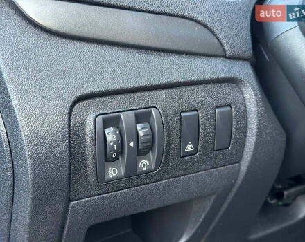 Серый Рено Гранд Сценик, объемом двигателя 1.4 л и пробегом 180 тыс. км за 5999 $, фото 14 на Automoto.ua