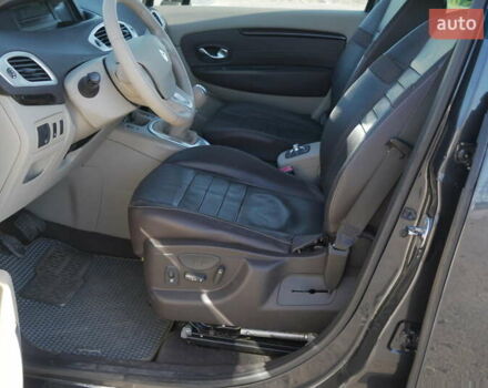 Серый Рено Гранд Сценик, объемом двигателя 1.87 л и пробегом 319 тыс. км за 7900 $, фото 28 на Automoto.ua